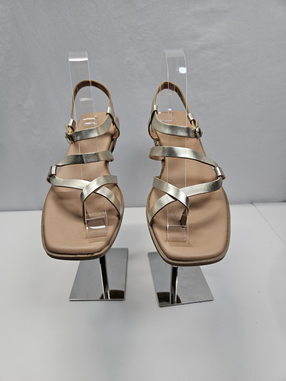 Old Navy Metallic Gold Strappy Toe Loop Ankle Buckle Flat Sandal Women's Size 9